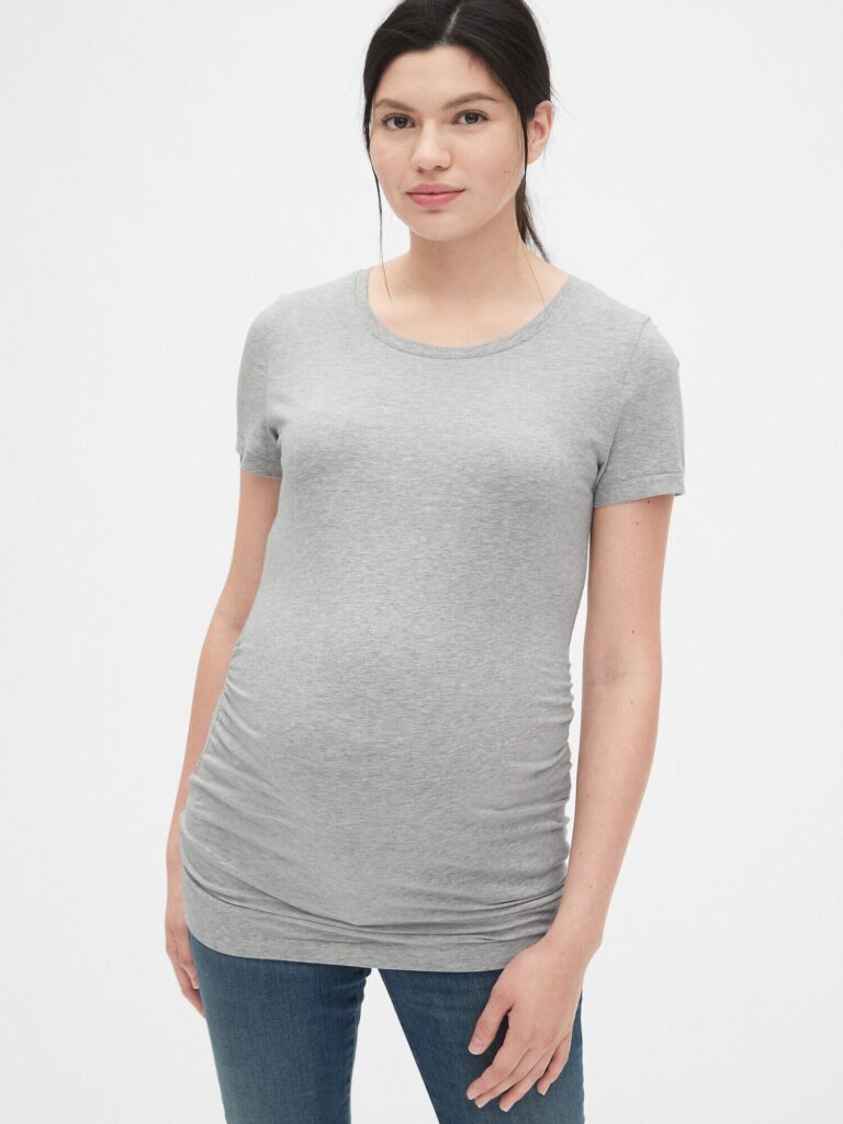 Model wearing Gap crew neck T shirt in heather gray