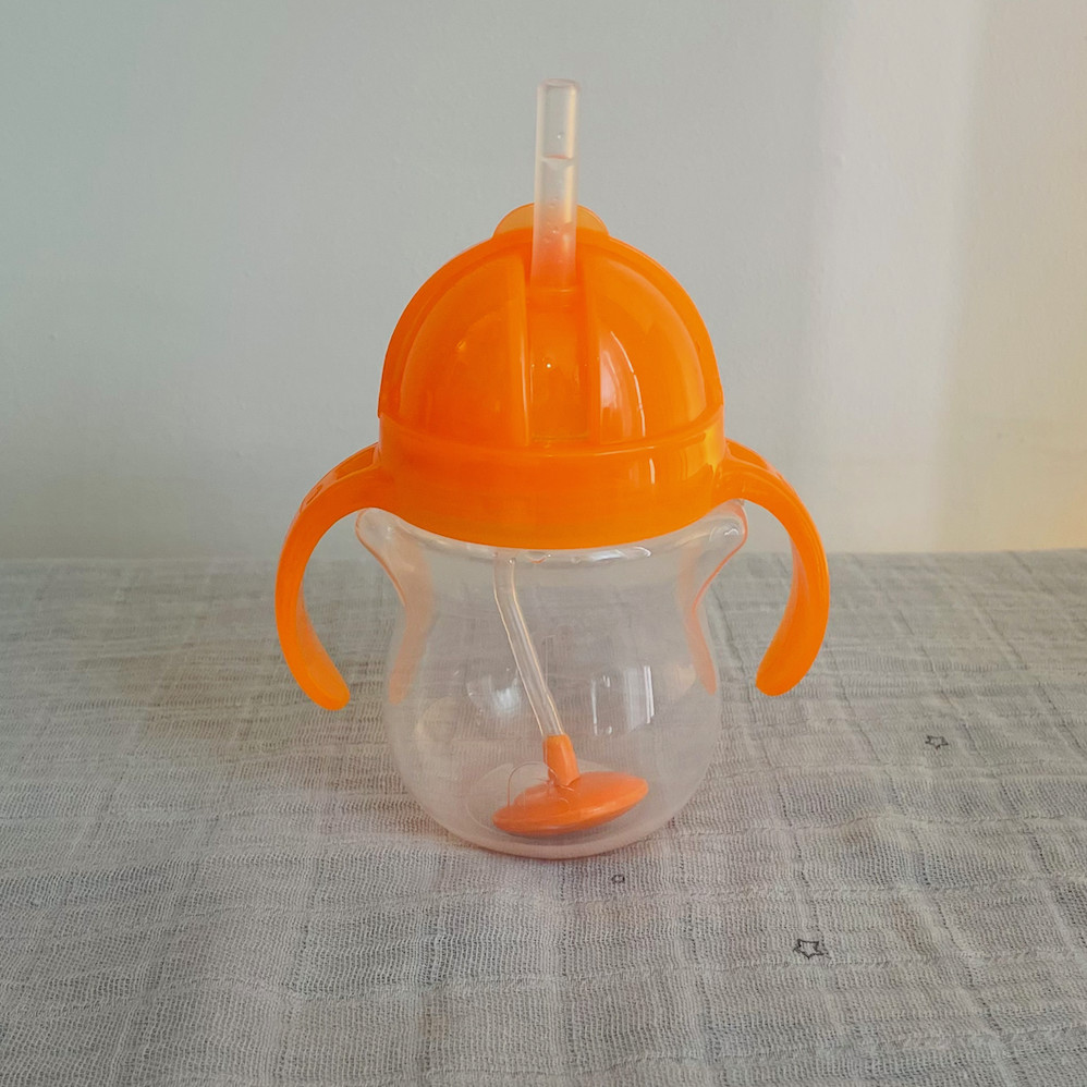 Munchkin click lock straw bottle in orange2