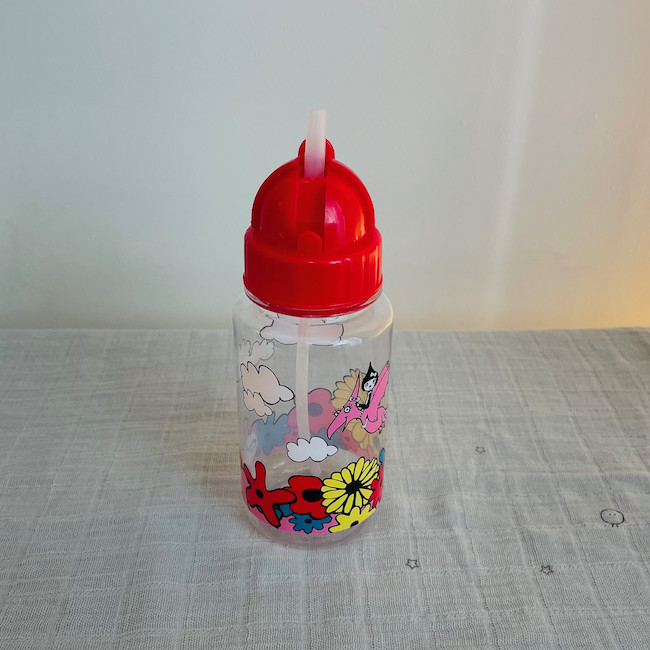 Zip and Zoe straw bottle in red showing straw
