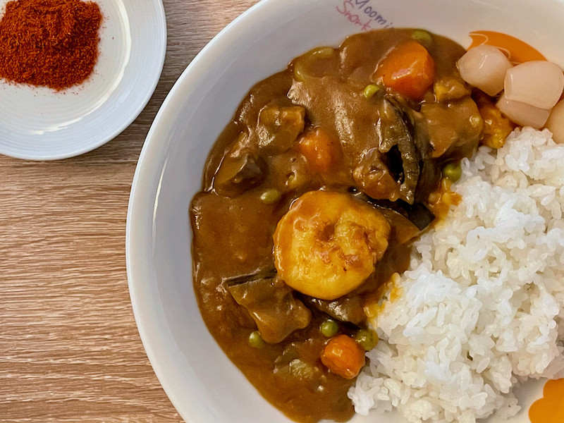 Japanese curry servied with prawn and cayenne pepper