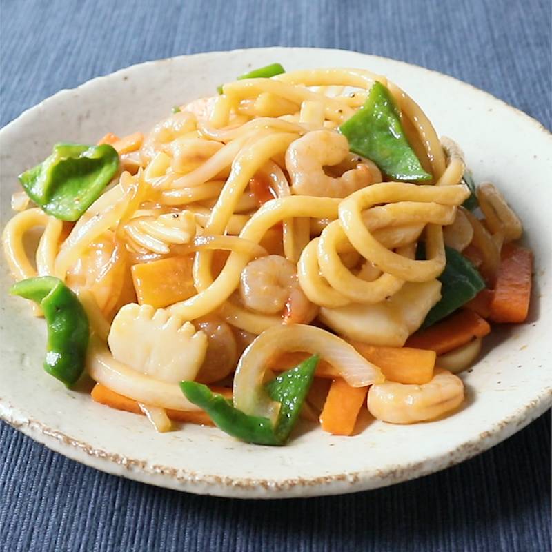 Yaki udon - fried udon noodles with meat and veg